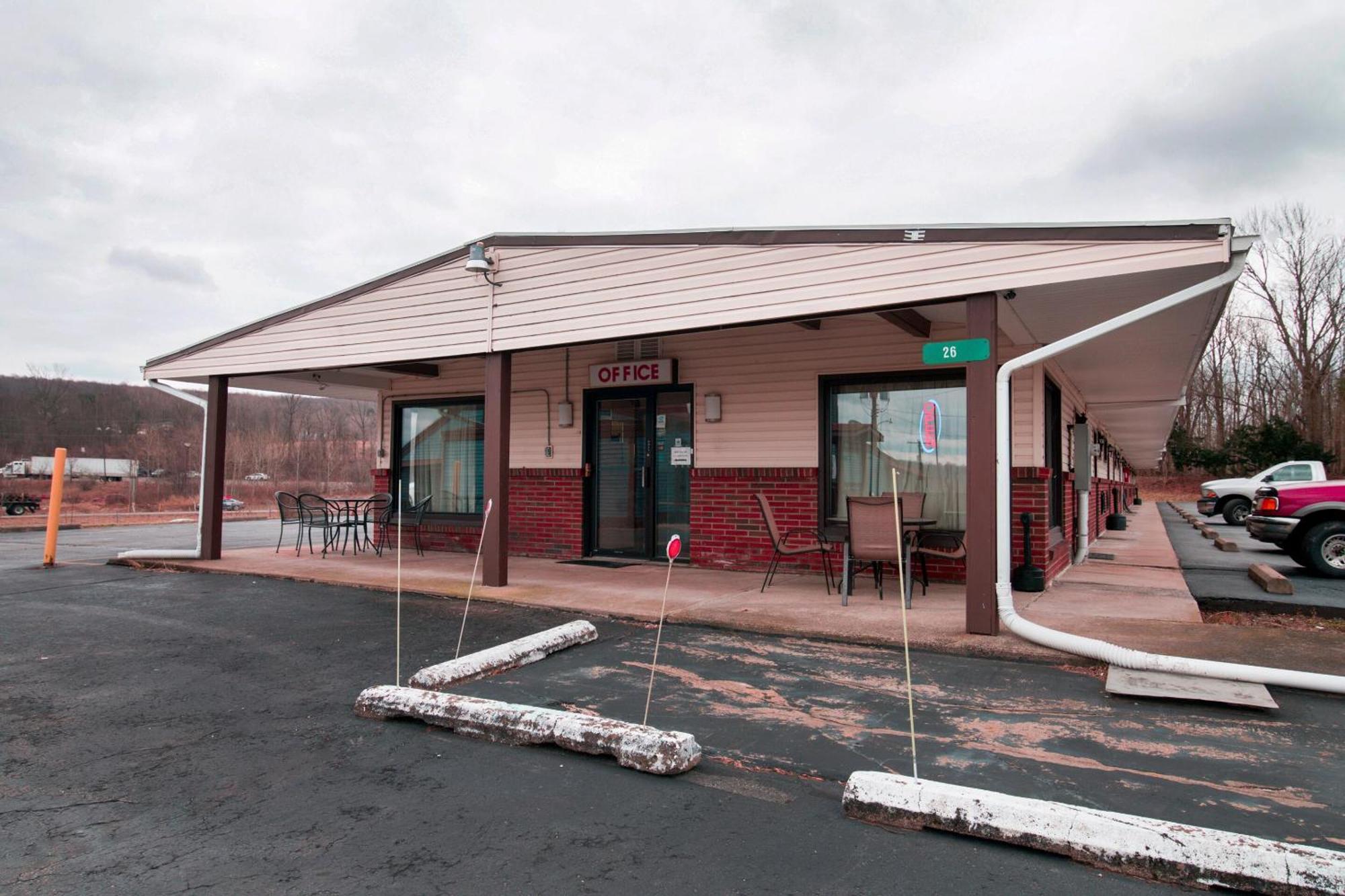 Oyo Hotel Dalton Pa I-81 Craig Bagian luar foto